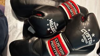 Guantes y Tibiales Boxeo/Muay Thai los tibiales