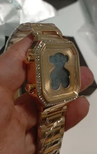 Reloj Digital Tous Dorado.
