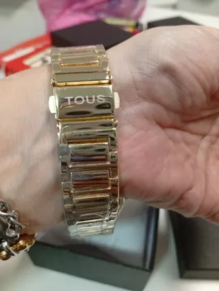 Reloj Digital Tous Dorado.