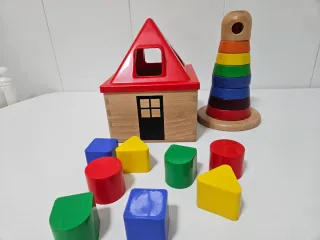 Giochi in legno: casa e incastrabili