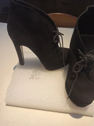 Stivaletti neri con lacci