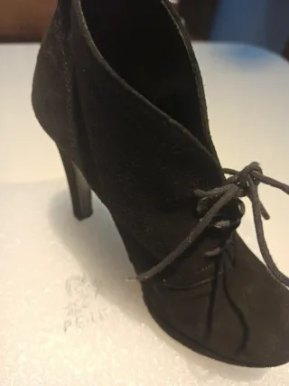 Stivaletti neri con lacci