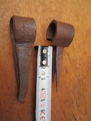 Cerrojo antiguo de hierro forjado, 23.5 cm ancho.