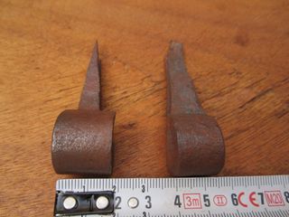 Cerrojo antiguo de hierro forjado, 23.5 cm ancho.