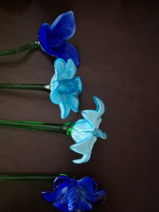 Fiori di vetro di Murano blu e trasparenti