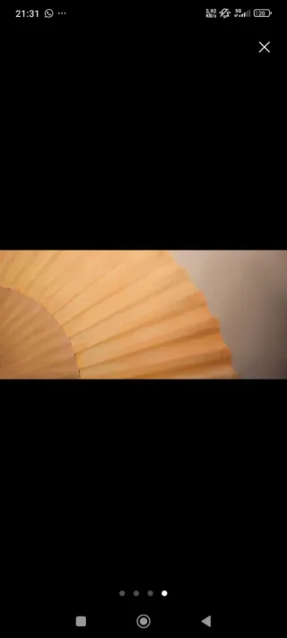 2 abanicos uno lila y otro naranja