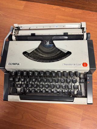 Máquina de escribir Olympia Traveller de Luxe