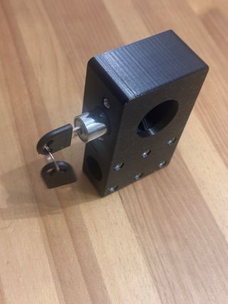 Soporte Carpuride con Cerradura y logo Benelli