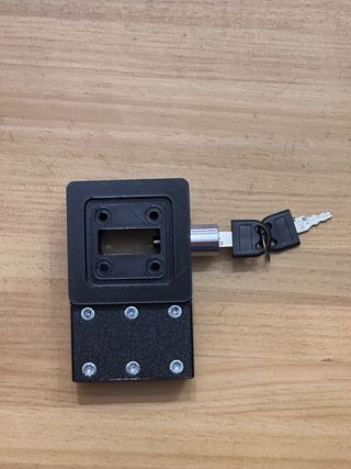 Soporte Carpuride con Cerradura y logo Benelli