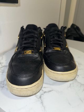 Nike Air Force 1 nere oro
