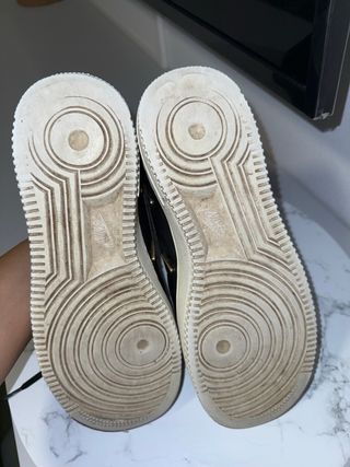 Nike Air Force 1 nere oro