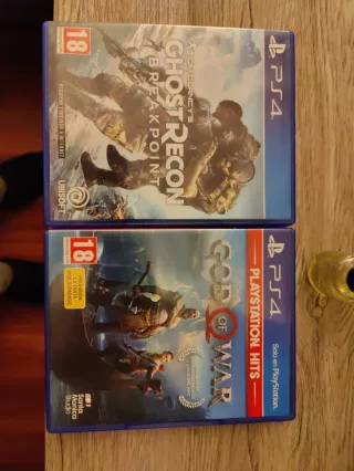 2 Giochi PS4: Ghost Recon e God of War