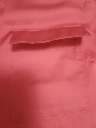 Blusa elegante Zendra color oxydo roja talla S