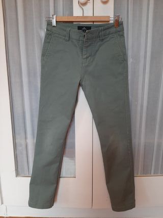 Pantalones chinos color verde