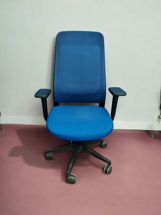 Silla ergonómica azul