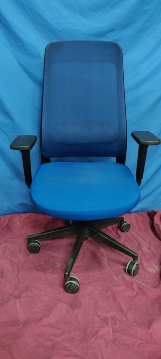 Silla ergonómica azul