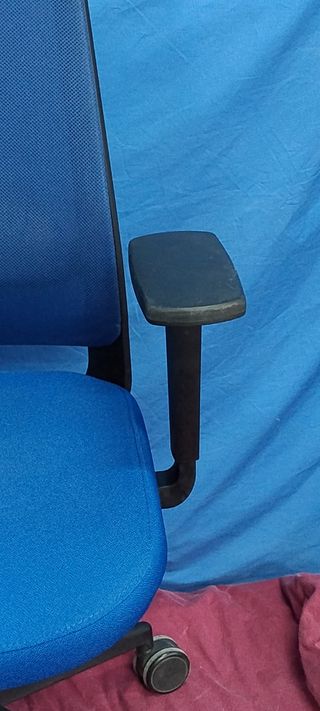 Silla ergonómica azul