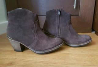 Botines de piel marrones