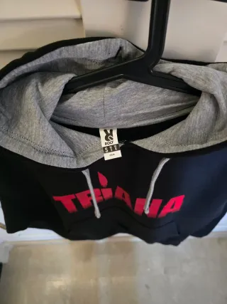 Sudadera Negra con Capucha Triana