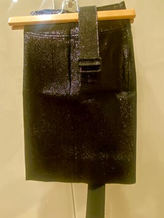 Falda negra con cinturón elástico