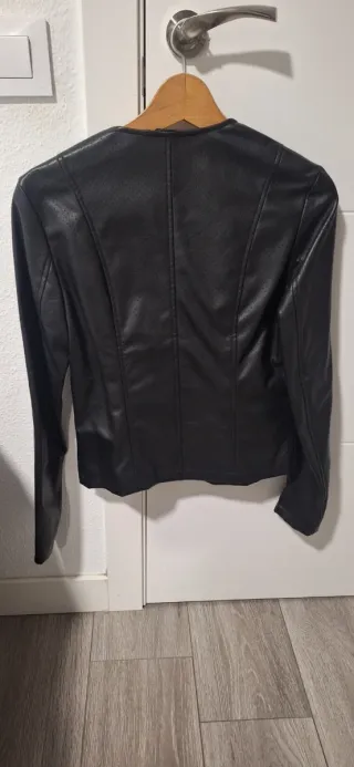 Chaqueta Guess Negra