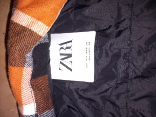 Chaqueta Zara cuadros naranja y negro
