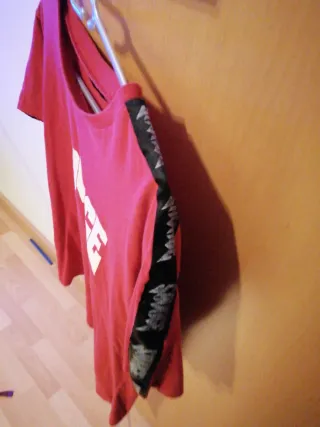 Camiseta Savage Talla L Roja