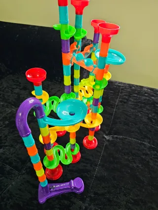 Pista de berlindes colorida