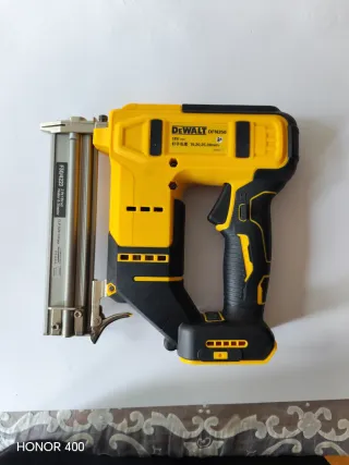 Pistola Grapadora DeWalt DFN350 18V