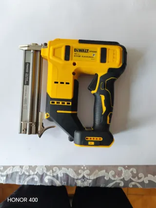 Pistola Grapadora DeWalt DFN350 18V
