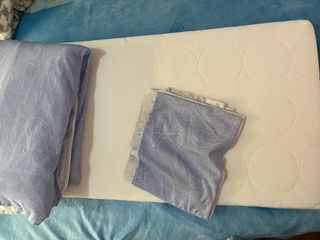 Colchón cuna de bebé limpio y lavable