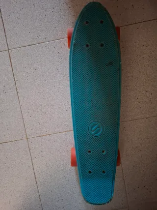 Penny Board Azul con Ruedas Naranjas
