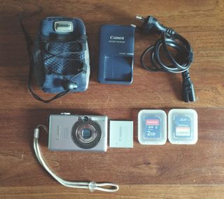Cámara Canon Ixus 50 + Accesorios