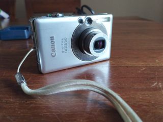 Cámara Canon Ixus 50 + Accesorios