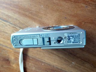 Cámara Canon Ixus 50 + Accesorios