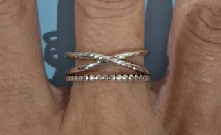Anillo plata cruzado diseño bolitas