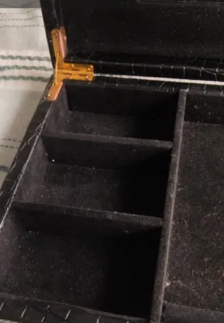 Joyero negro con espejo