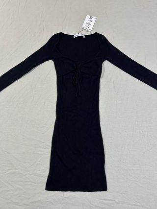 Vestido negro rib con escote abierto