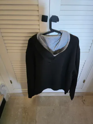 Sudadera Negra Cobra Kai Strike First Hard