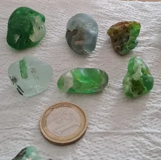 Vetrini di mare bicolore levigati. Lotto 54 pezzi.