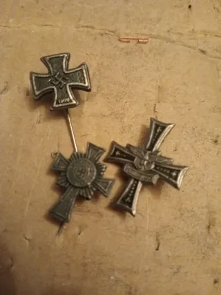 Lote tres Pins Cruz de Hierro Antiguos