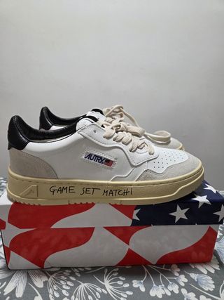 Autry Medalist Blancas y Negras