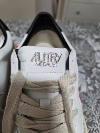 Autry Medalist Blancas y Negras