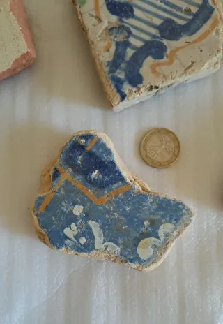 Frammenti mattonelle levigate dal mare