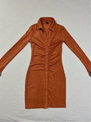 Vestido naranja quemada abotonado manga larga