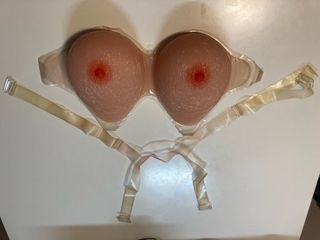 Pechos de silicona grandes con cintas