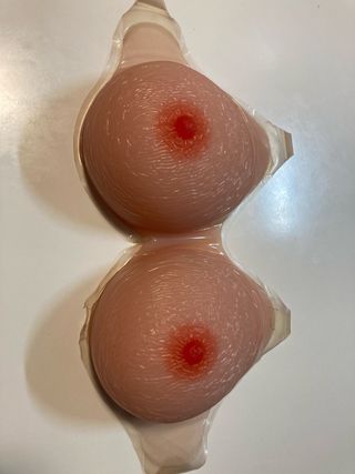 Pechos de silicona grandes con cintas