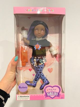 Muñeca Ruby Red Siblies Kelsey