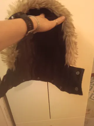 Capucha anorak negra con pelo