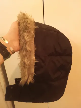 Capucha anorak negra con pelo